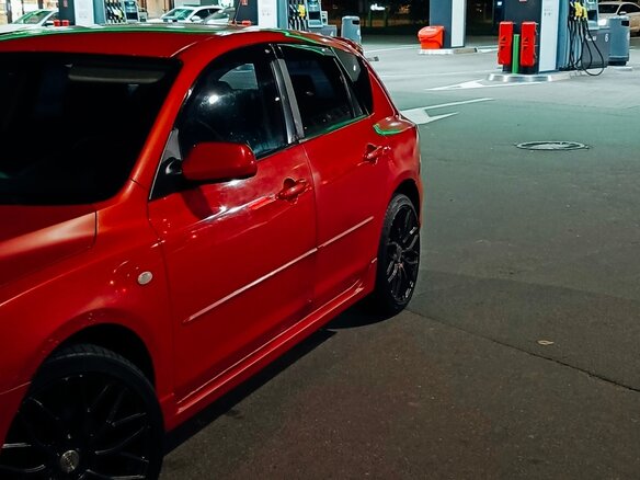 2005 Mazda 3 I (BK), красный, 390000 рублей - вид 5