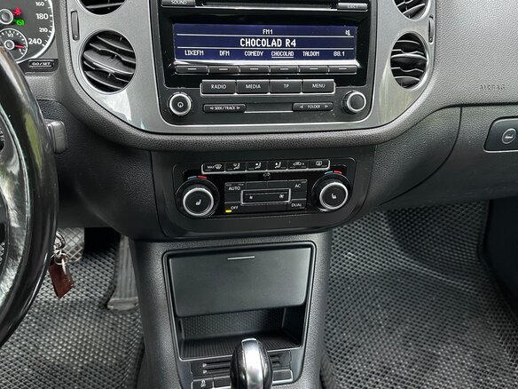 2011 Volkswagen Tiguan I Рестайлинг, чёрный, 1250000 рублей - вид 15