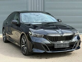 2026 BMW 5 серии 530i xDrive VIII (G60/G61/G68), чёрный, 9900000 рублей, вид 4