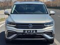 2022 Volkswagen Tiguan II Рестайлинг, серый - вид 3