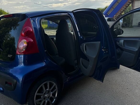 2008 Peugeot 107 I, синий, 385000 рублей - вид 5