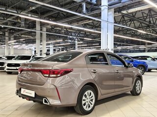 2020 Kia Rio IV Рестайлинг, коричневый, 1448000 рублей, вид 3