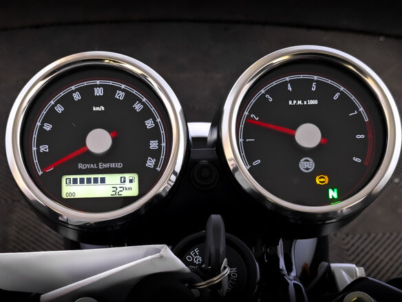 2026 Royal Enfield Interceptor 650, чёрный, 703000 рублей - вид 11