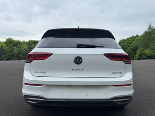 2021 Volkswagen Golf VIII, белый, 1695000 рублей, вид 5