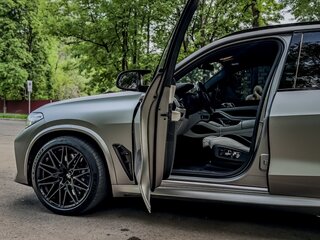 2021 BMW X5 M Competition III (F95), серый, 10950000 рублей, вид 5