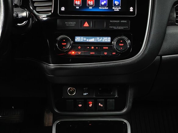 2018 Mitsubishi Outlander III Рестайлинг 2, серебристый, 1848000 рублей - вид 11