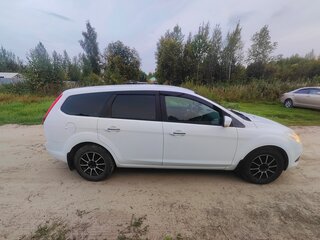 2010 Ford Focus II Рестайлинг, белый, 650000 рублей, вид 3