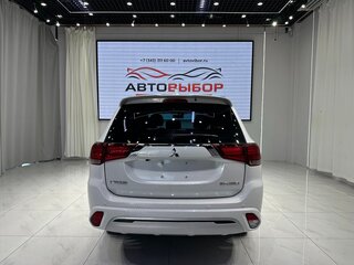 2022 Mitsubishi Outlander III Рестайлинг 3, белый, 2040000 рублей, вид 5