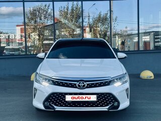 2015 Toyota Camry VII (XV50) Рестайлинг, белый, 1689000 рублей, вид 2