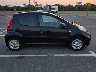 2010 Peugeot 107 I Рестайлинг, чёрный, 410000 рублей, вид 3