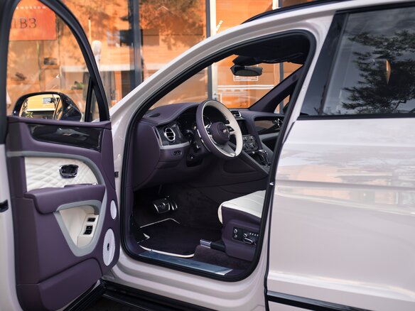 2026 Bentley Bentayga I Рестайлинг, серый, 45900000 рублей - вид 19