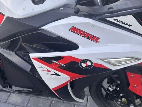 2023 Yamaha YZF-R3, красный, 230000 рублей, вид 3