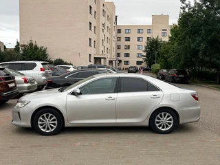 2015 Toyota Camry VII (XV50) Рестайлинг, серебристый, 1800000 рублей, вид 3