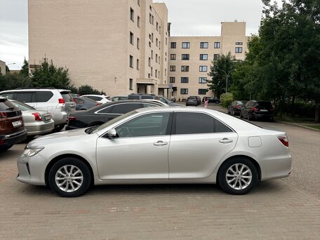 2015 Toyota Camry VII (XV50) Рестайлинг, серебристый, 1800000 рублей, вид 3