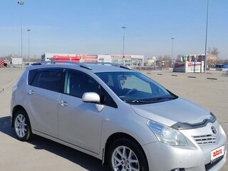 2011 Toyota Verso I, серебристый, 1180000 рублей, вид 3