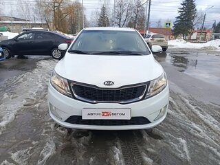 2013 Kia Rio 4-speed III, белый, 799000 рублей, вид 2