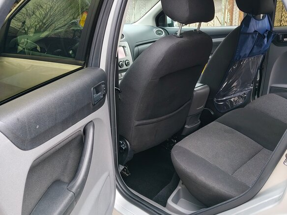 2010 Ford Focus II Рестайлинг, серебристый, 700000 рублей - вид 9