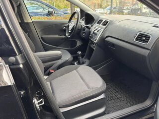 2018 Volkswagen Polo V Рестайлинг, чёрный, 1225000 рублей, вид 4