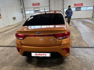 2017 Kia Rio IV, оранжевый, 1630000 рублей, вид 3