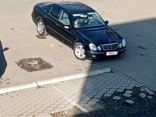 2002 Mercedes-Benz E-Класс 320 III (W211, S211), чёрный, 670000 рублей, вид 1