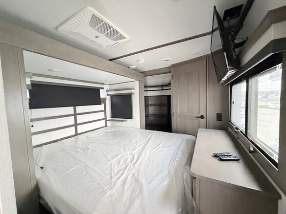 2023 Grand Design RV Solitude, белый, 9965000 рублей - вид 14