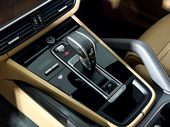 2020 Porsche Cayenne III, серый, 5970000 рублей - вид 11