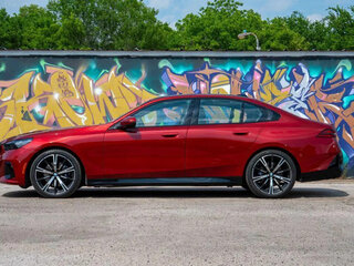 2024 BMW 5 серии 530i VIII (G60/G61/G68), красный, 6930842 рублей, вид 4