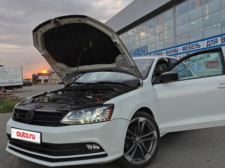 2015 Volkswagen Jetta VI Рестайлинг, белый, 950000 рублей, вид 2