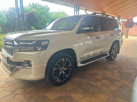 2017 Toyota Land Cruiser 200 Series Рестайлинг 2, белый, 5400000 рублей, вид 1