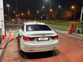 2010 Hyundai Sonata VI (YF), белый, 700000 рублей, вид 3