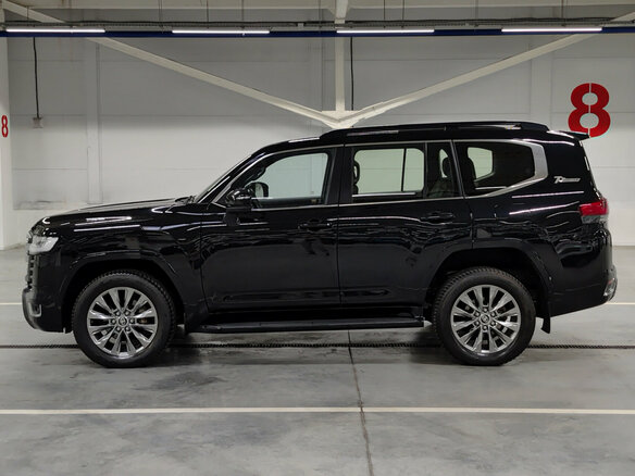 2021 Toyota Land Cruiser 300 Series, чёрный, 7280000 рублей - вид 7