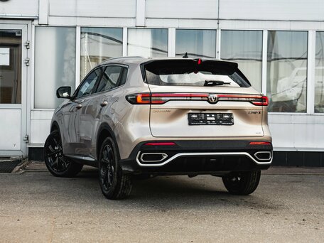 2026 Changan UNI-S I Рестайлинг, коричневый, 2950101 рублей, вид 4