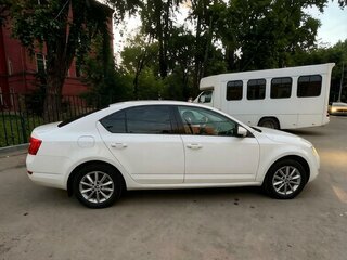 2013 Skoda Octavia III (A7), белый, 900000 рублей, вид 2