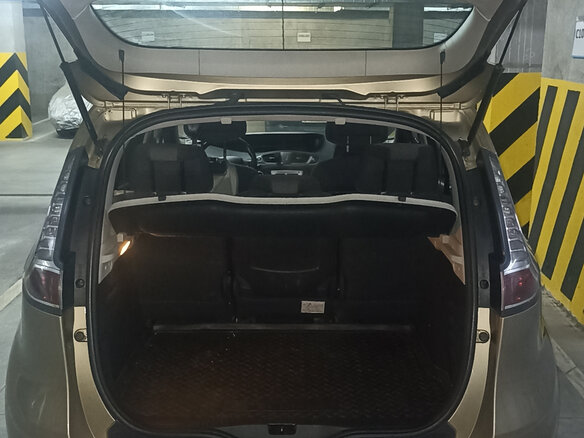 2014 Renault Scenic III Рестайлинг 2, бежевый, 900000 рублей - вид 4