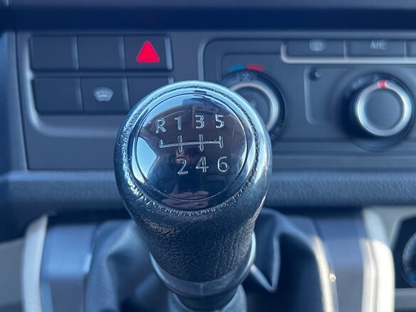 2017 Volkswagen Transporter, белый, 2520000 рублей - вид 12
