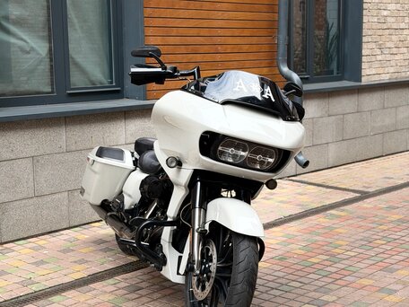 2020 Harley-Davidson CVO Road Glide, серый, 2850000 рублей, вид 3