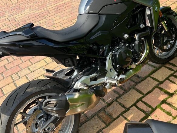 2022 BMW F 900 R, чёрный, 1100000 рублей - вид 1