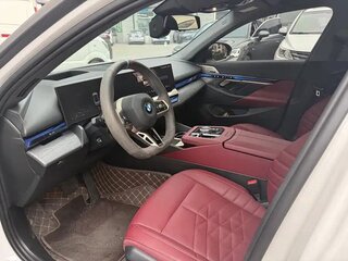 2024 BMW 5 серии Long 530Li xDrive VIII (G60/G61/G68), серый, 7035000 рублей, вид 3