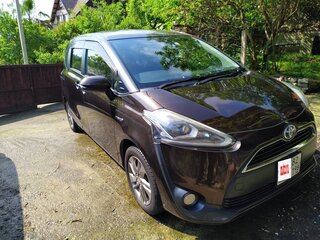 2017 Toyota Sienta II, коричневый, 1335000 рублей, вид 1