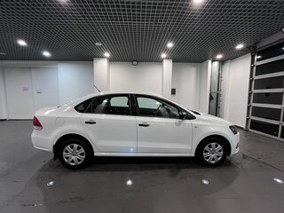 2015 Volkswagen Polo V, белый, 650000 рублей, вид 2
