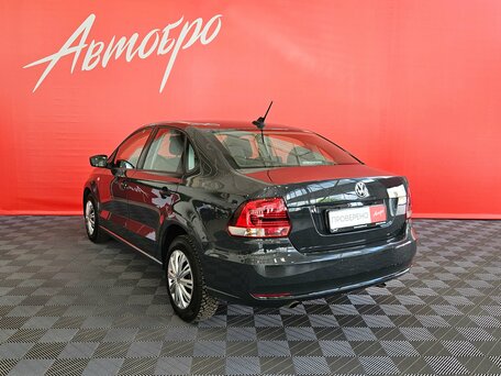2018 Volkswagen Polo V Рестайлинг, серый, 929000 рублей, вид 3