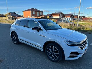 2020 Volkswagen Touareg III, белый, 5250000 рублей, вид 4