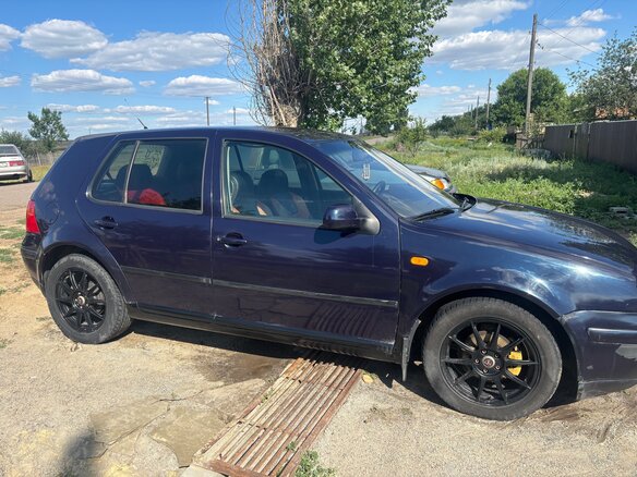 1998 Volkswagen Golf IV, синий, 320000 рублей - вид 2