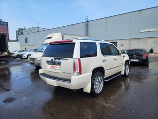 2010 Cadillac Escalade III, белый, 1400000 рублей, вид 4