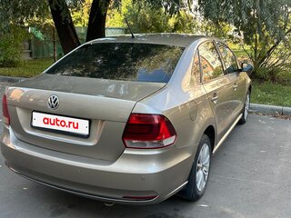 2015 Volkswagen Polo V Рестайлинг, бежевый, 900000 рублей, вид 5