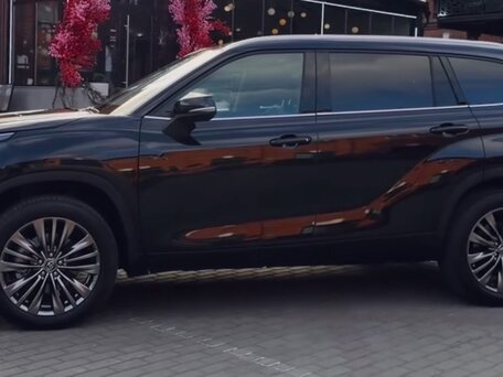 2026 Toyota Highlander IV (XU70), чёрный, 5090000 рублей, вид 2
