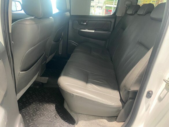 2012 Toyota Hilux VII Рестайлинг, белый, 1446000 рублей - вид 15