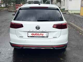 2019 Volkswagen Passat Alltrack B8 Рестайлинг, белый, 3650000 рублей, вид 4