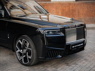 2025 Rolls-Royce Cullinan Black Badge I Рестайлинг (Series II), чёрный, 65000000 рублей, вид 5