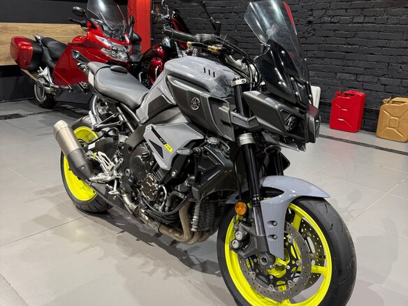 2017 Yamaha MT-10, серый, 995000 рублей - вид 2